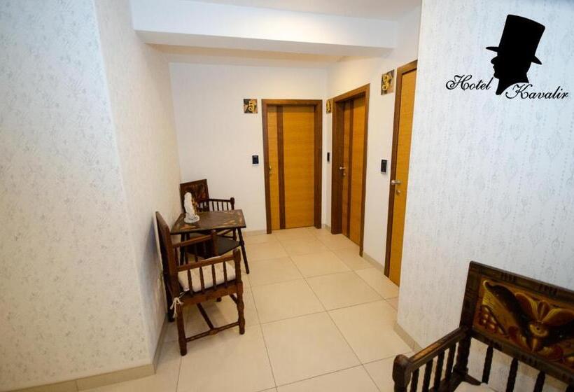 اتاق استاندارد سه نفره, Kavalir