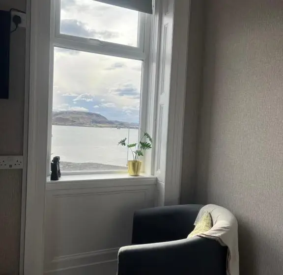 Standard Yhden Hengen Huone Merinäkymä, Glenburnie House