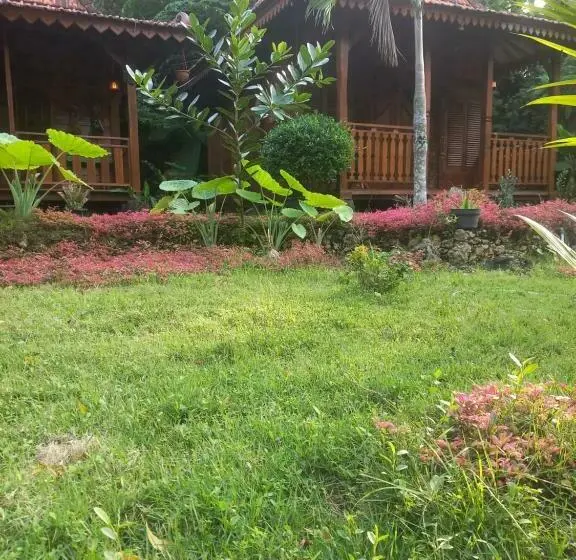 ファミリールーム, Joglo House Karinduaji Madasari