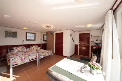 １階の１ベッドルームアパートメント, Bed En Breakfast Dirosa