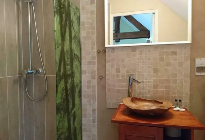 3 Bett Standardzimmer Gartenblick, La Ferme Oasis