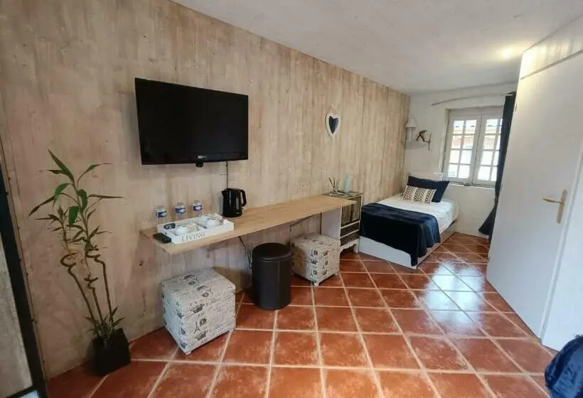 庭の見えるスタンダードトリプルルーム, Le Domaine Du Sens