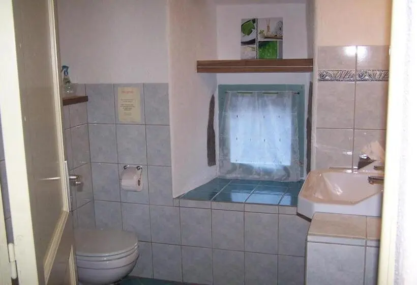 スタンダード４人部屋, Salomony Chambre D Hôtes