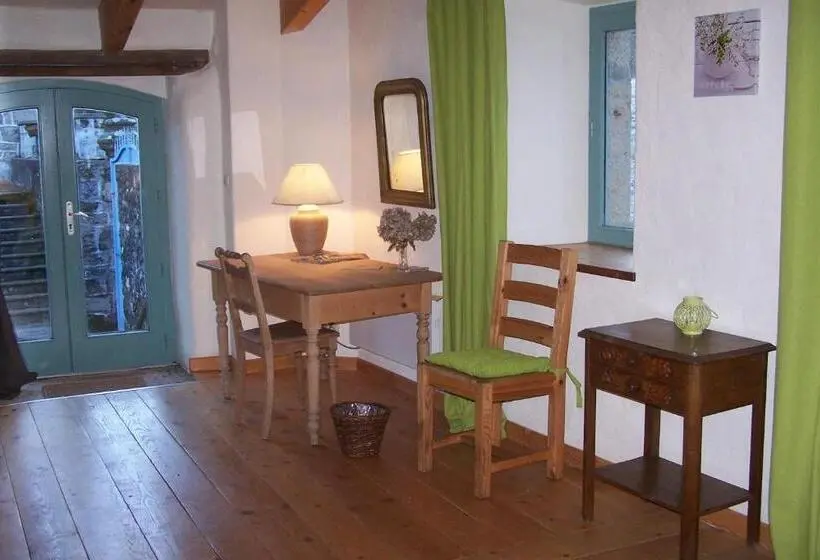 スタンダード４人部屋, Salomony Chambre D Hôtes