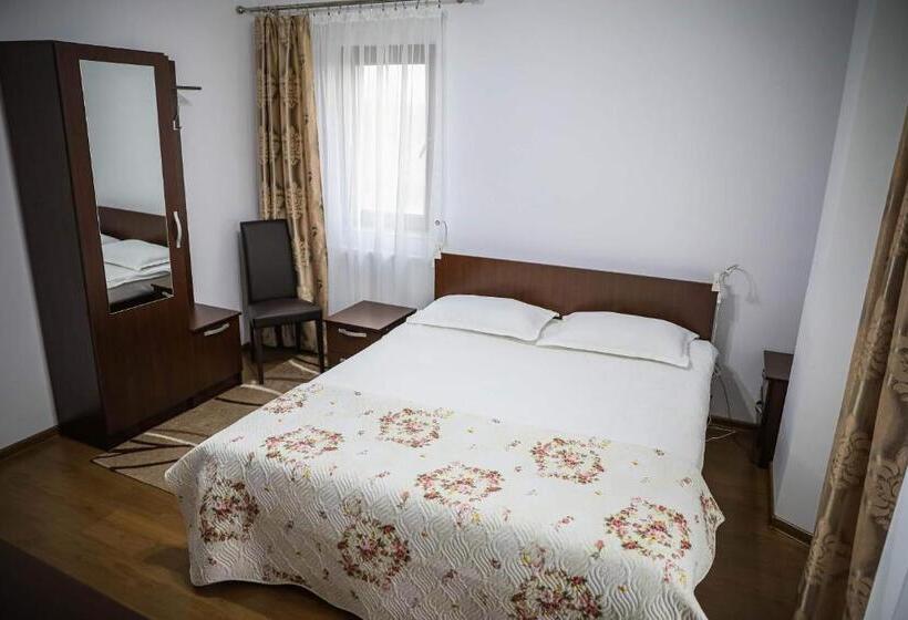 스탠다드 룸 킹사이즈 침대, Pensiunea Lucian