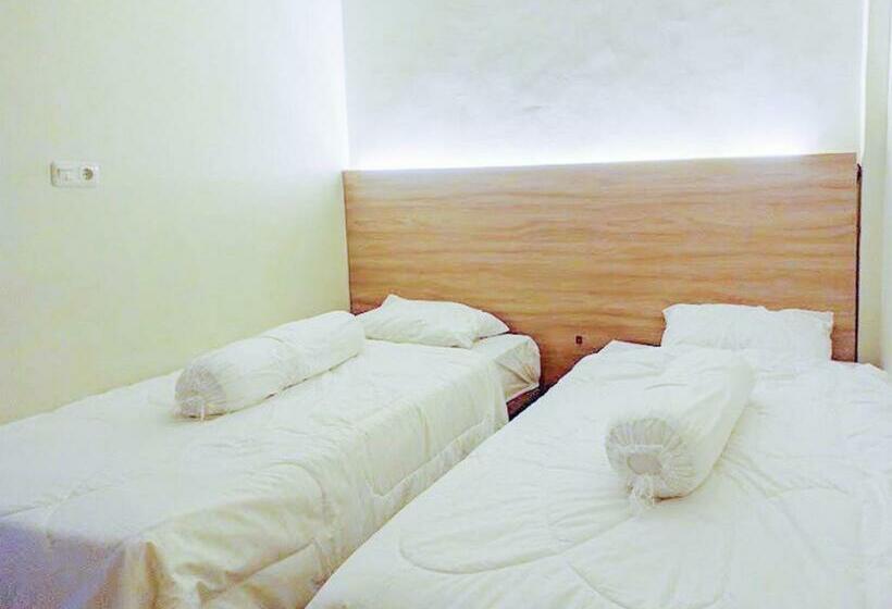 스탠다드 룸, Reddoorz Syariah At Karema Area Mamuju