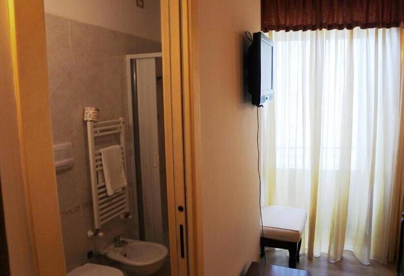 غرفة قياسية مزوَّدة بشُرفة, Affittacamereil Portale