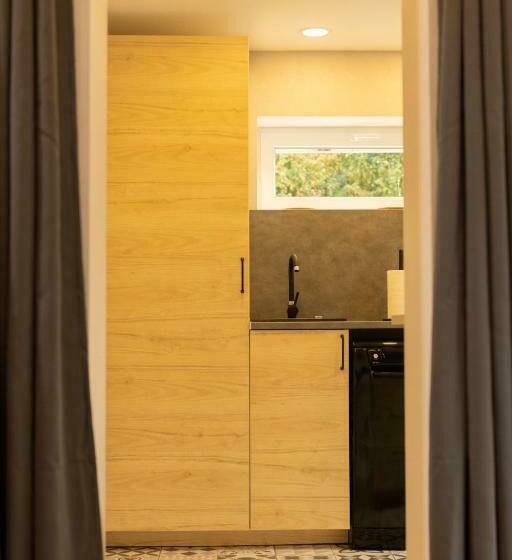 스탠다드 스튜디오, Les Chambres D Aline