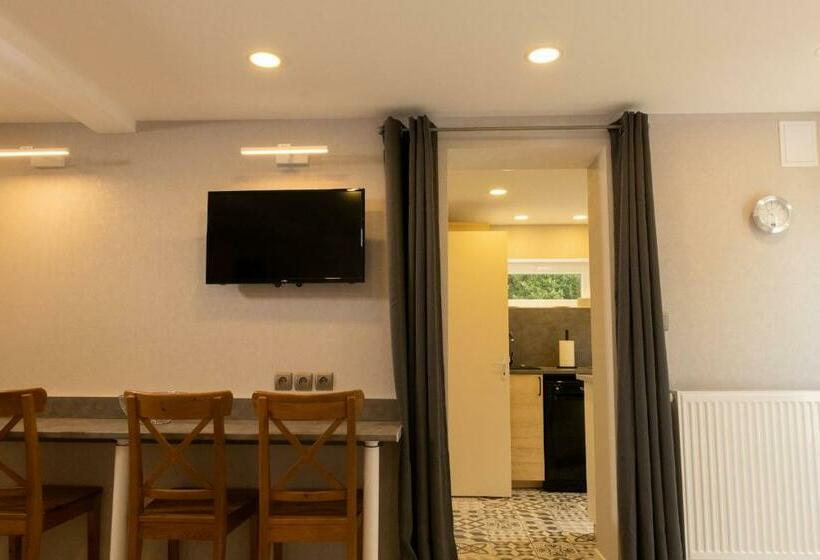 스탠다드 스튜디오, Les Chambres D Aline