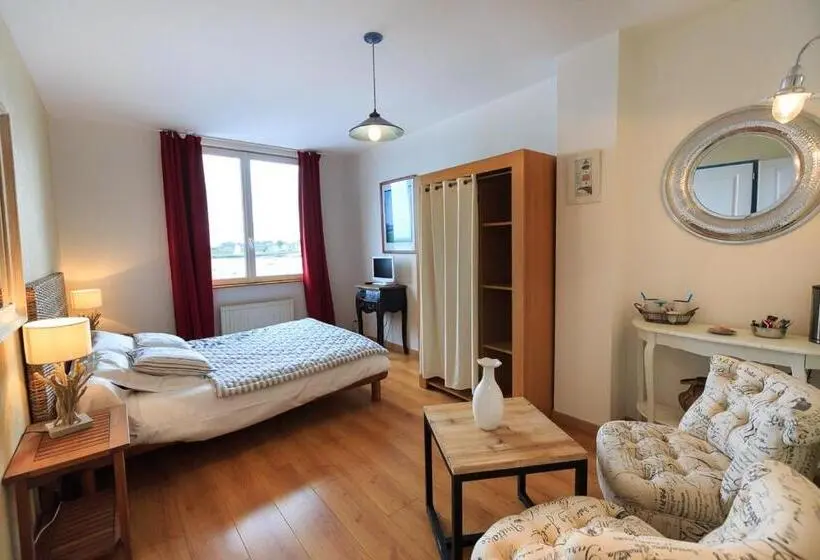 オーシャンビュースタンダードルーム, Les Transats Chambre Et Appartements Vue Mer