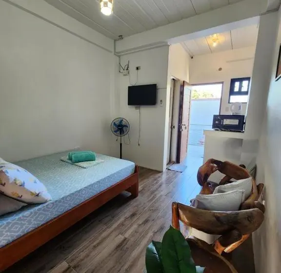 Deluxe-huone Parveke, Ashburn S Transient Bauang La Union   Barkada, Limited Parking, Self Check In, Self Service