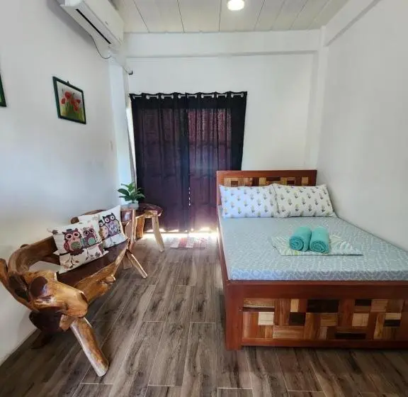Deluxe-huone Parveke, Ashburn S Transient Bauang La Union   Barkada, Limited Parking, Self Check In, Self Service