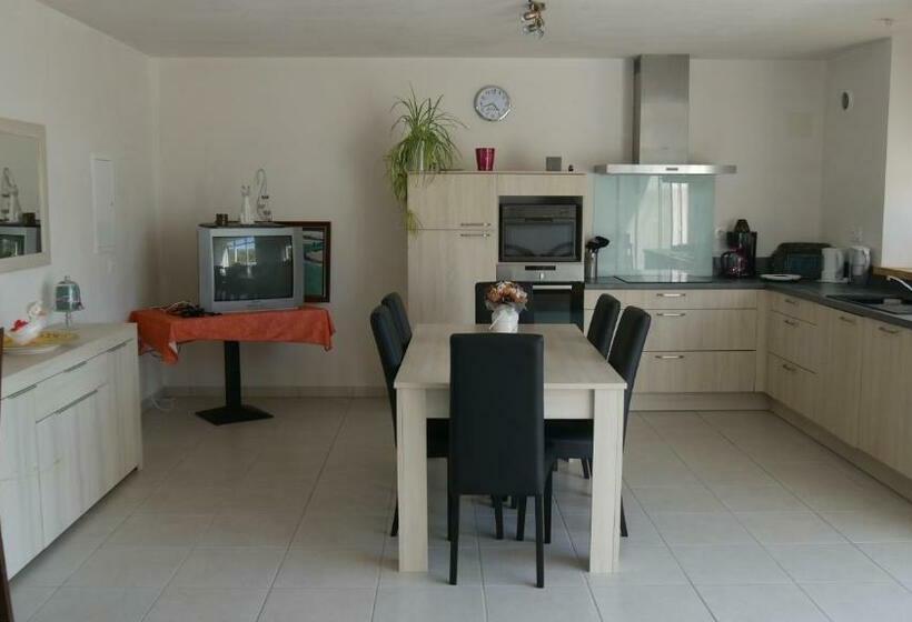 غرفة قياسية لذوى الاحتياجات الخاصة, La Ferme Guibel