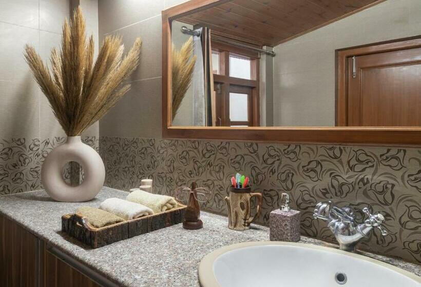 キングサイズベッドのスタンダードルーム, Nirvana Homes Rarta