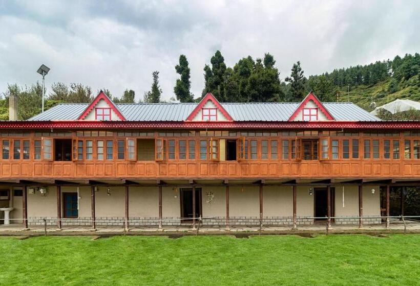 キングサイズベッドのスタンダードルーム, Nirvana Homes Rarta