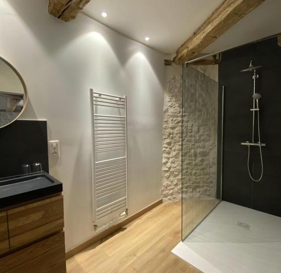 חדר דחוקס עם מיטת קינג, Ferme De Mesangeon