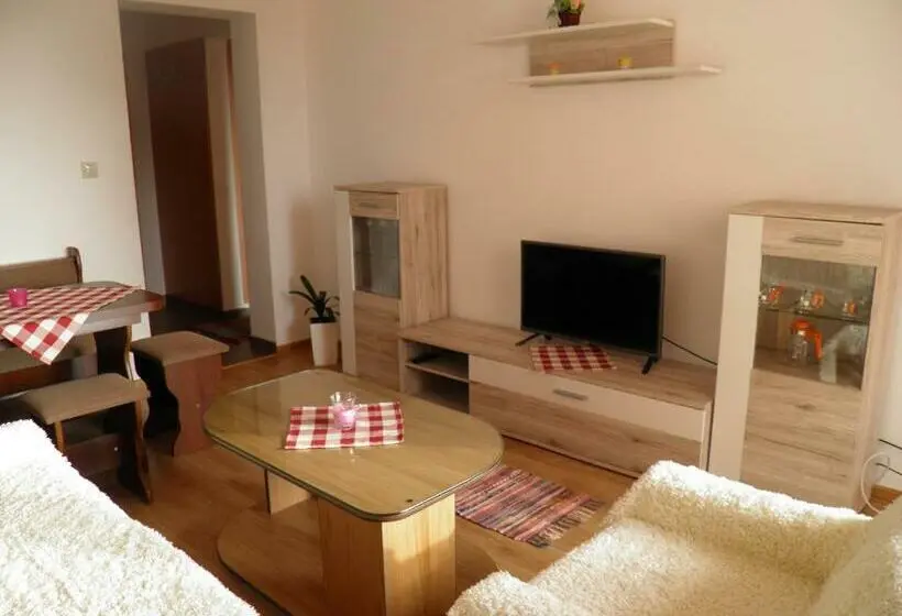 1 Bedroom Apartment Mountain View, Privát Slavkov