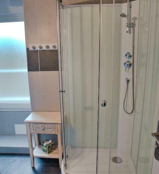 غرفة عائلية, La Jacarandière