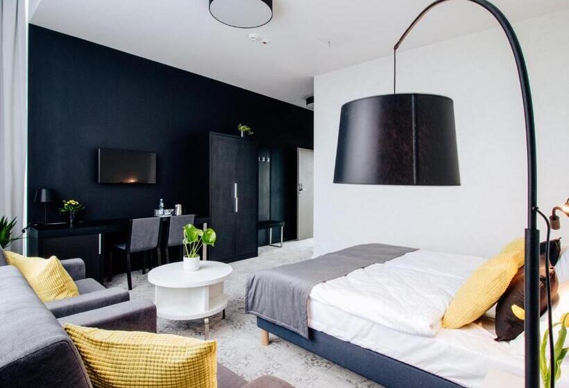 豪华房间, Absolwent