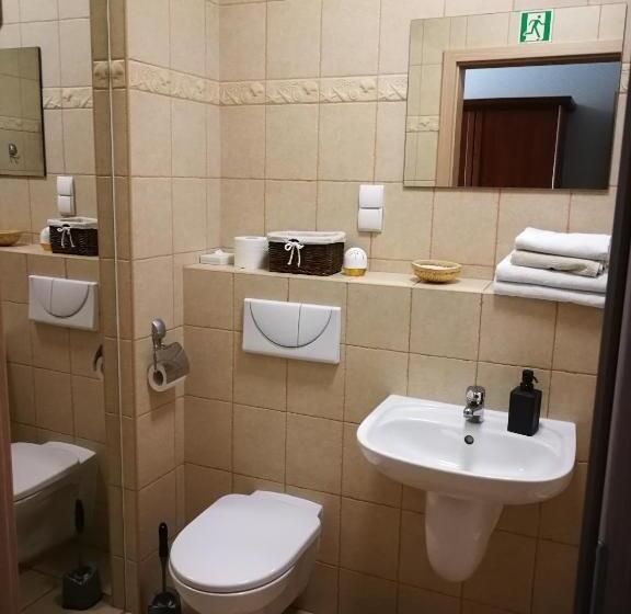 经济房, Absolwent