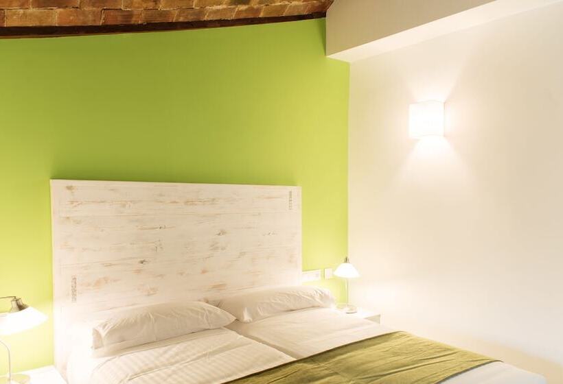 غرفة عائلية, Ad Hoc Carmen