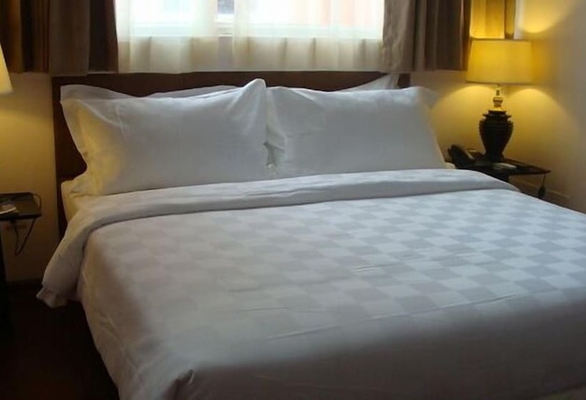 Junior Suite, East