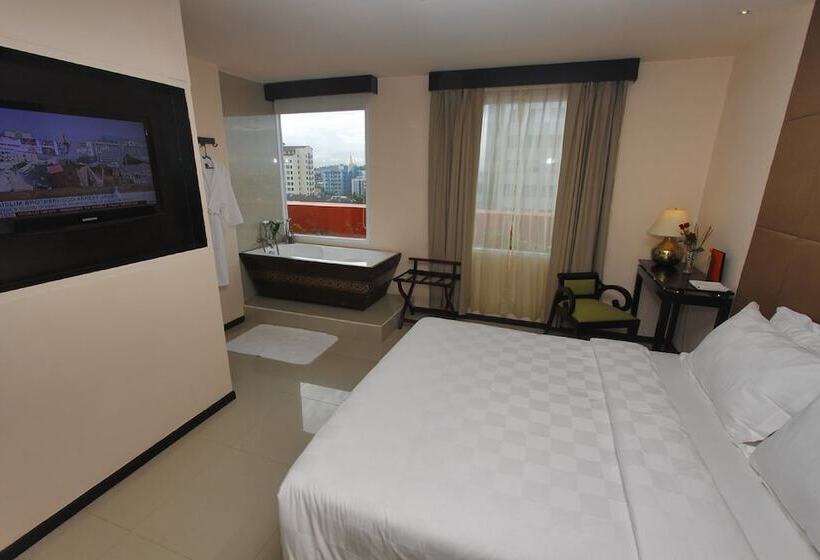 Junior Suite, East