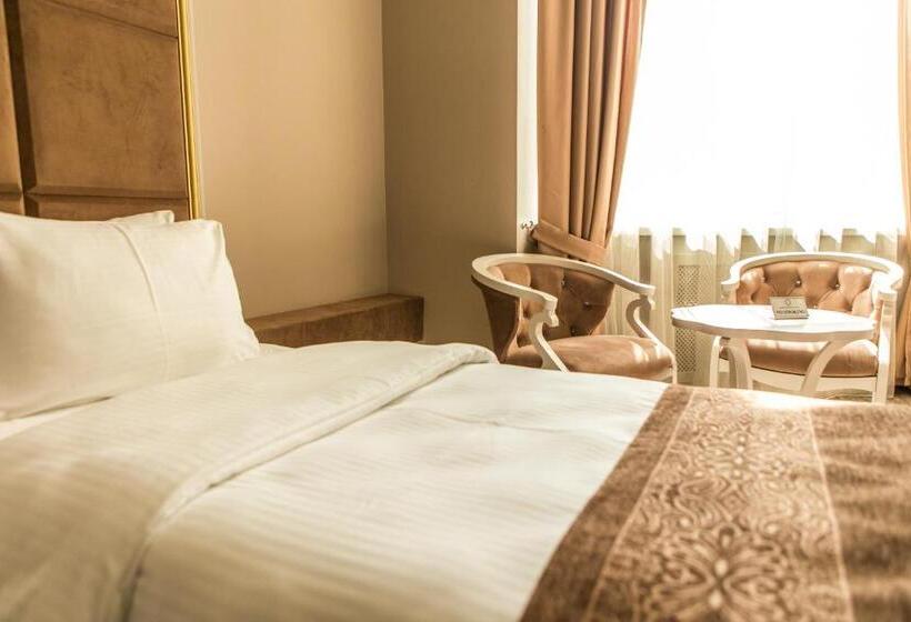 اتاق خانوادگی, Grand Sapphire