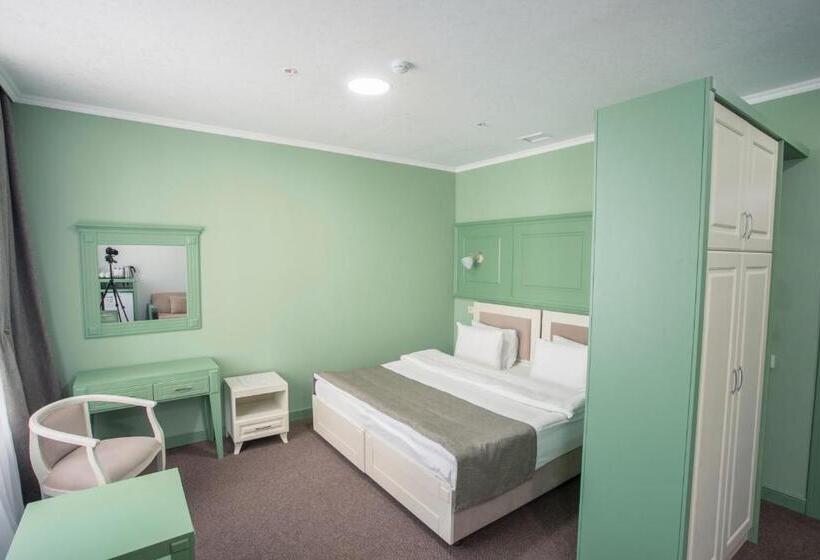 اتاق خانوادگی, Grand Sapphire