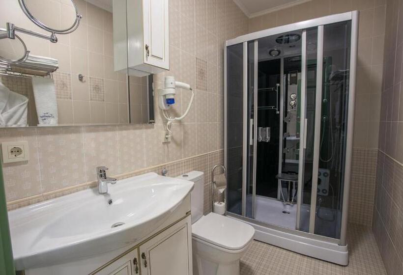 سوییت دوبلکس, Grand Sapphire