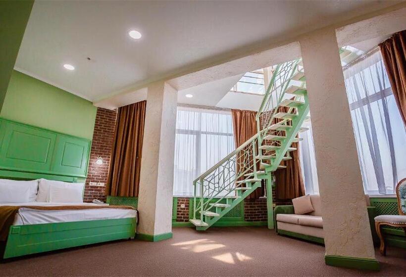 سوییت دوبلکس, Grand Sapphire