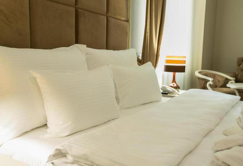 اتاق راحتی, Grand Sapphire