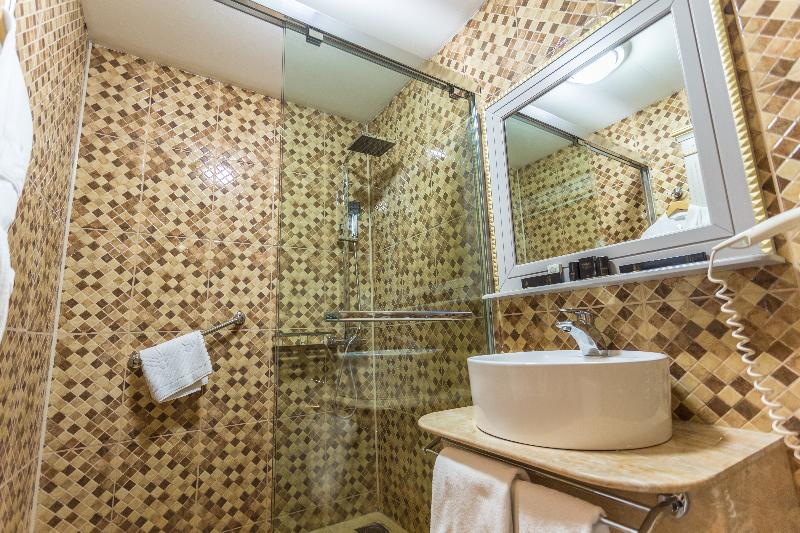 اتاق خانوادگی, Grand Sapphire