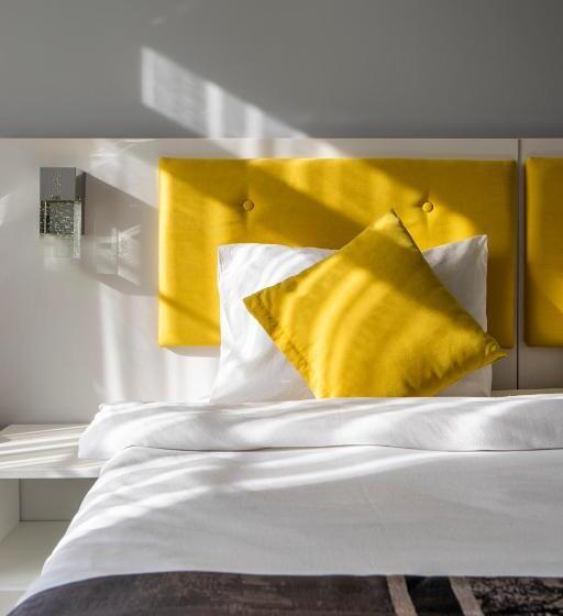 اتاق لوکس, Sayeban Gold