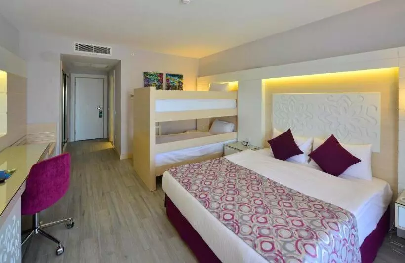 اتاق خانوادگی با تختخواب سفری, Sunmelia Beach Resort Hotel & Spa - All Inclusive