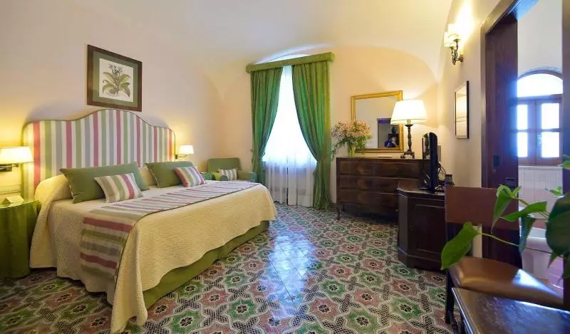 اتاق لوکس با چشم‌انداز دریا, Villa Cimbrone