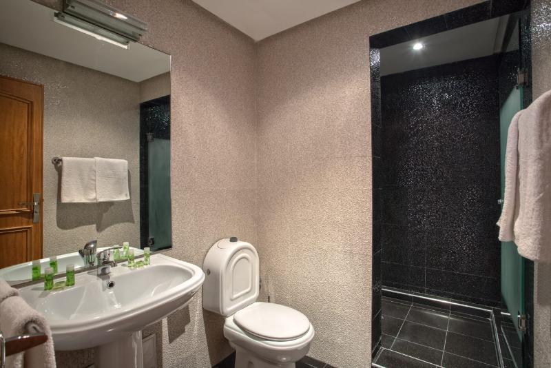 اتاق استاندارد, Yaad City