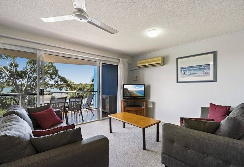 דירת שלושה חדרים, Reflections Holiday Apartments