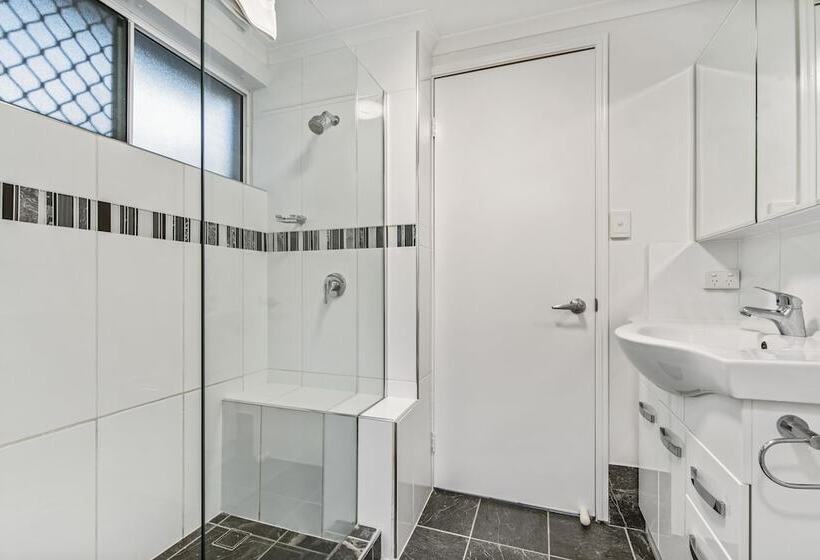 Апартаменты 2 Спальни, Reflections Holiday Apartments