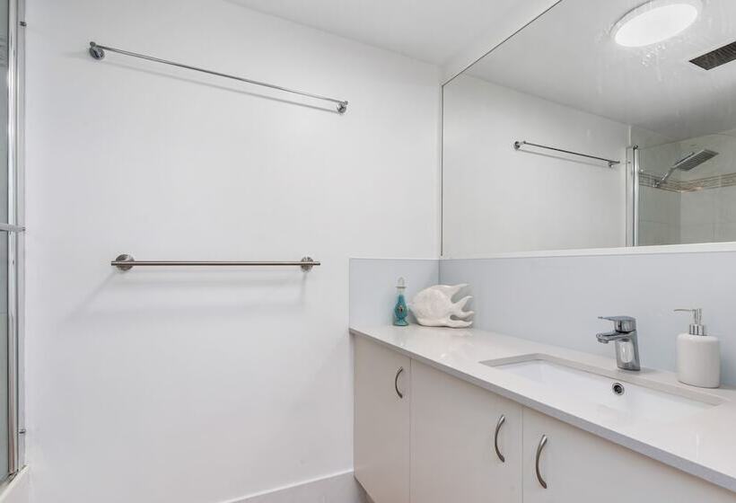 דירת שלושה חדרים, Reflections Holiday Apartments