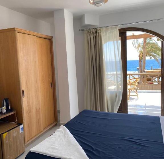 חדר דלוקס נוף לים, Penguin Village Dahab