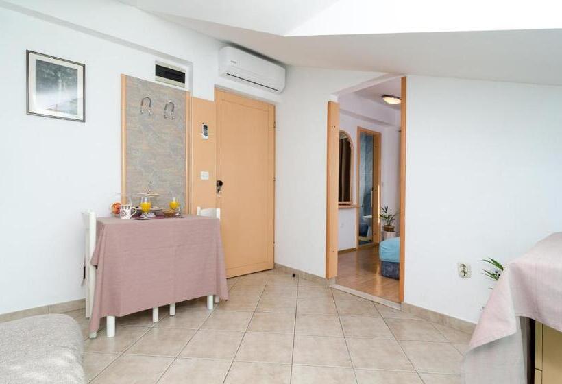 스탠다드 스튜디오 (테라스구비), Apartments Bell Memories