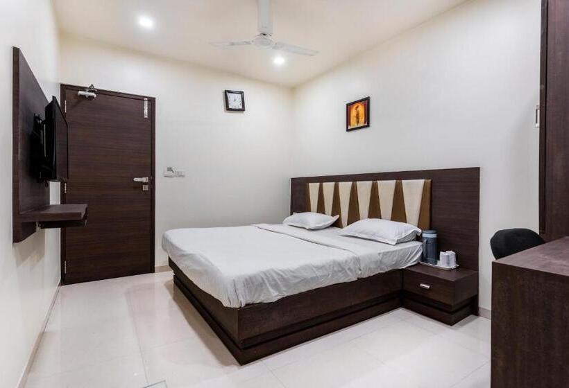 Camera Deluxe, Ashish