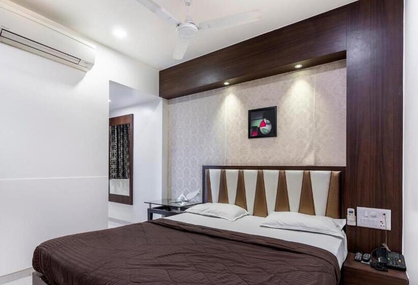 Camera Standard, Ashish