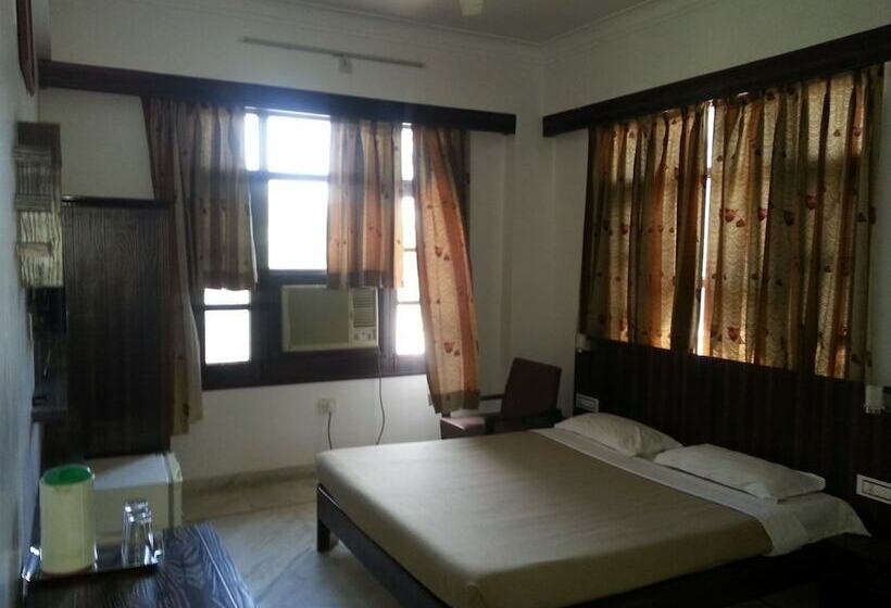 غرفة تنفيذية, Garden View