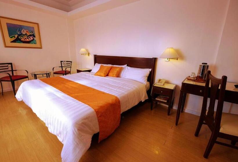 سوییت جونیور, Harbor Town