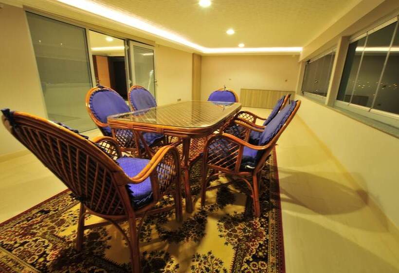 سوییت, Ramada Usak