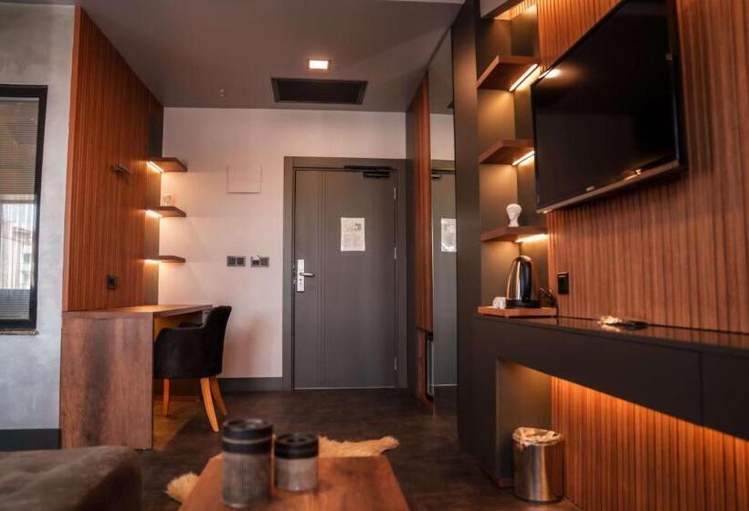 강 전망 스위트, Sennacity