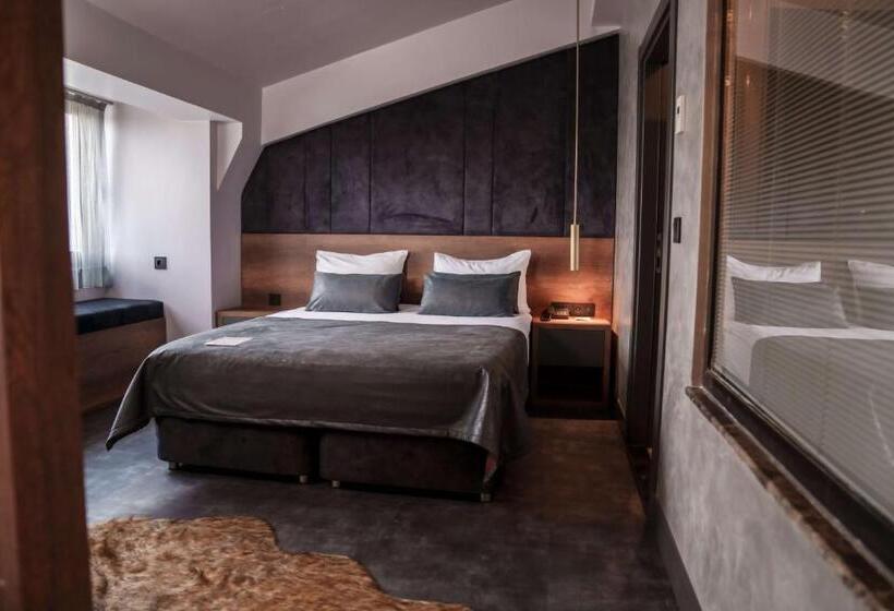 강 전망 스위트, Sennacity