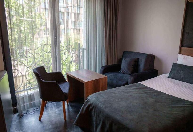 패밀리 스위트, Sennacity